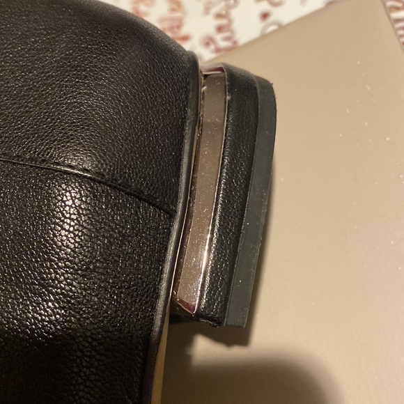 Women - Picture 2 of 7